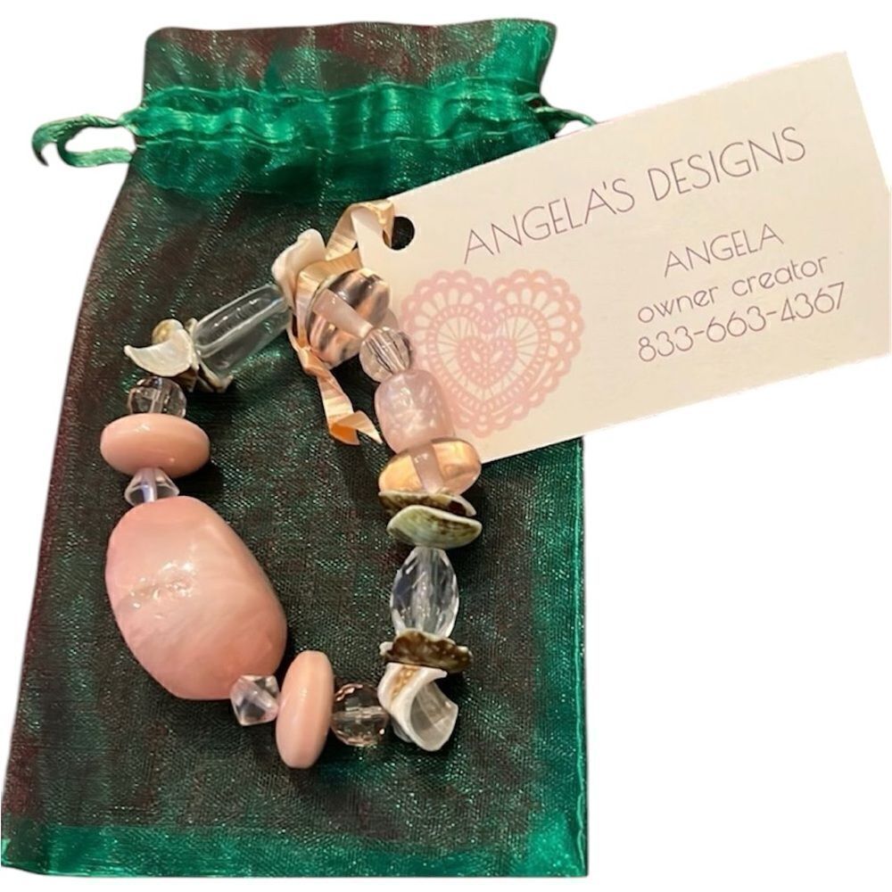 NWT Angelas Designs Pink & clear beads w/shell beads stretchy handmade bracelet